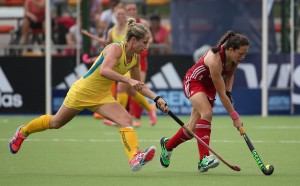 ROSARIO, ARGENTINA - DECEMBER 08: Edwina Bone of Australia challenges Ellie Watton of Great Britain during the Pool B match between Australia and Great Britain on day four of the Hockey World League Final Rosario 2015 at Estadio Mundialista de Hockey on December 8, 2015 in Rosario, Argentina. (Photo by Chris Brunskill/Getty Images)