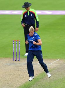 WORCESTER, ENGLAND - JUNE 22: Katherine Brunt of England celebrates taking the wicket of Sidra Nawaz of Pakistan during the second Women's Royal London ODI match between England and Pakistan at New Road on June 22, 2016 in Worcester, England. (Photo by Richard Heathcote/Getty Images)