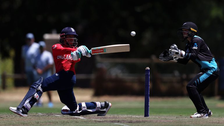 Amelia Kerr bowls Maia Bouchier with a beauty